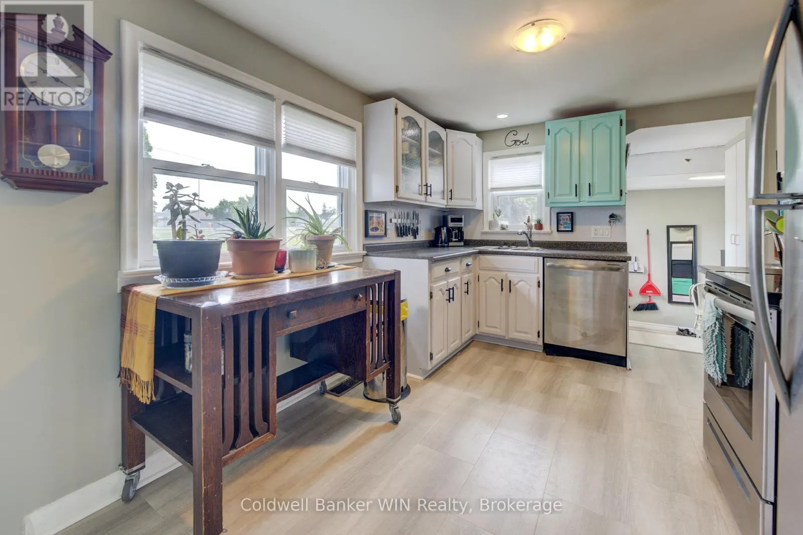 383 WELLINGTON STREET E