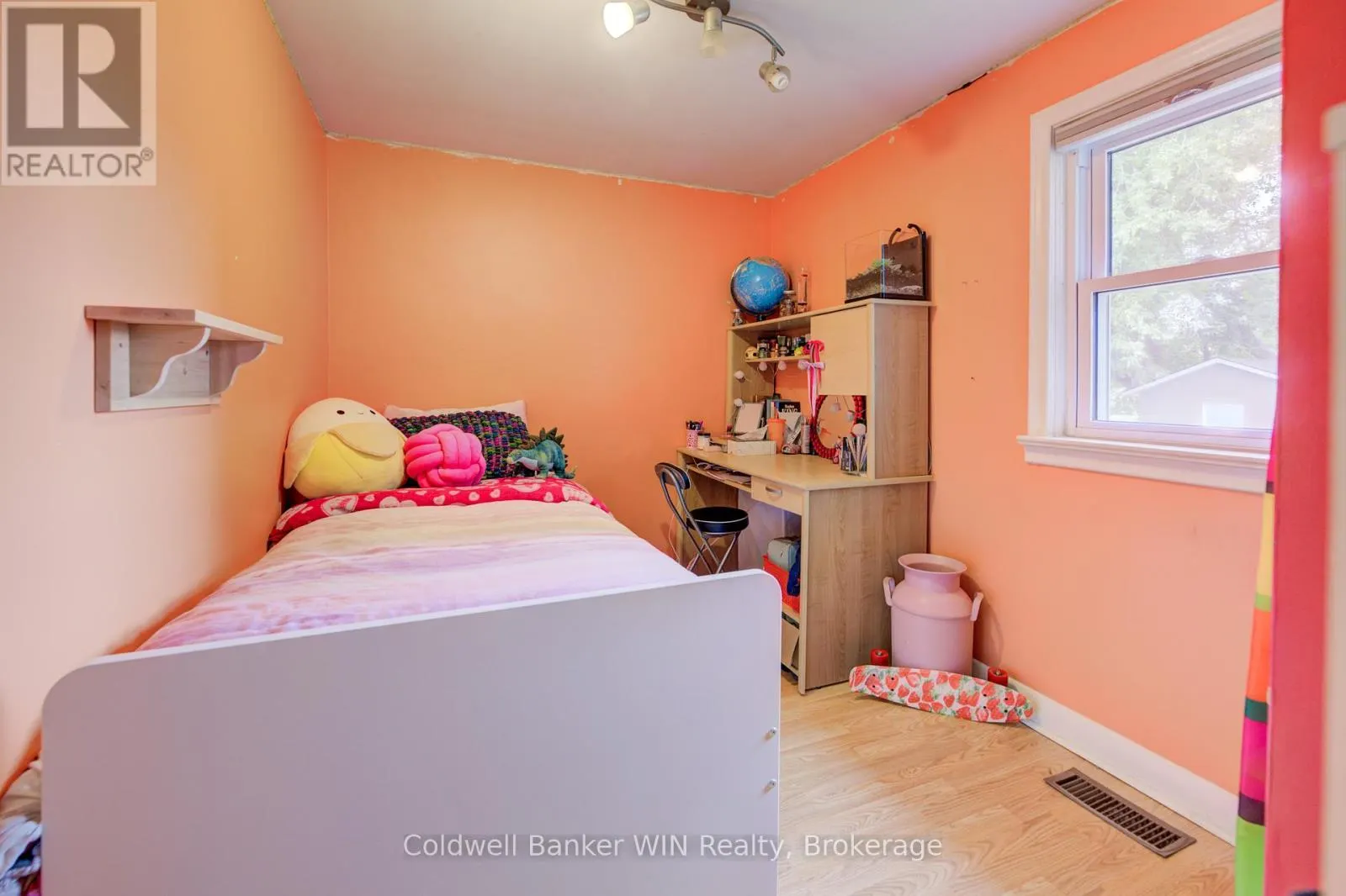 383 WELLINGTON STREET E