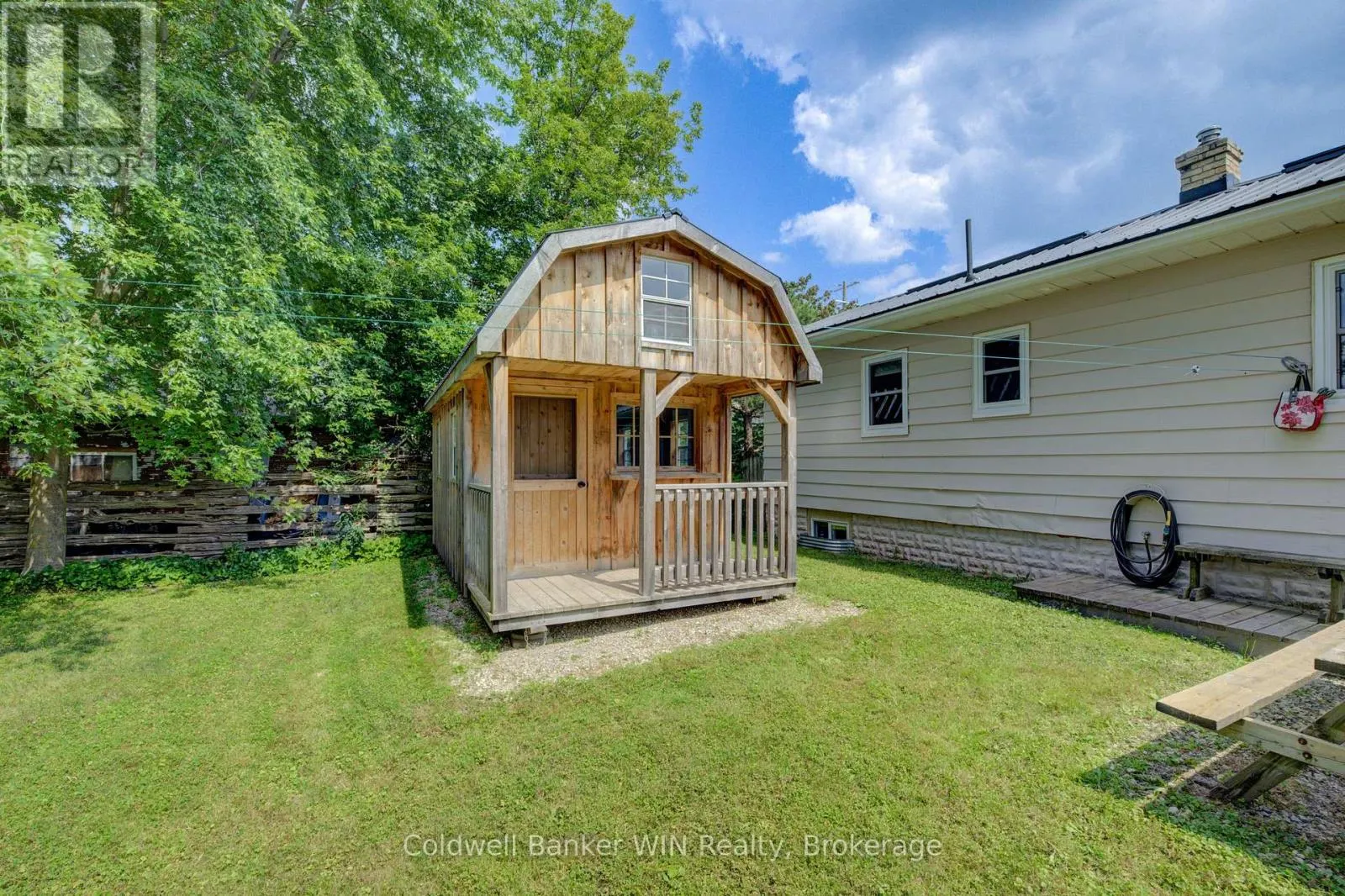 383 WELLINGTON STREET E
