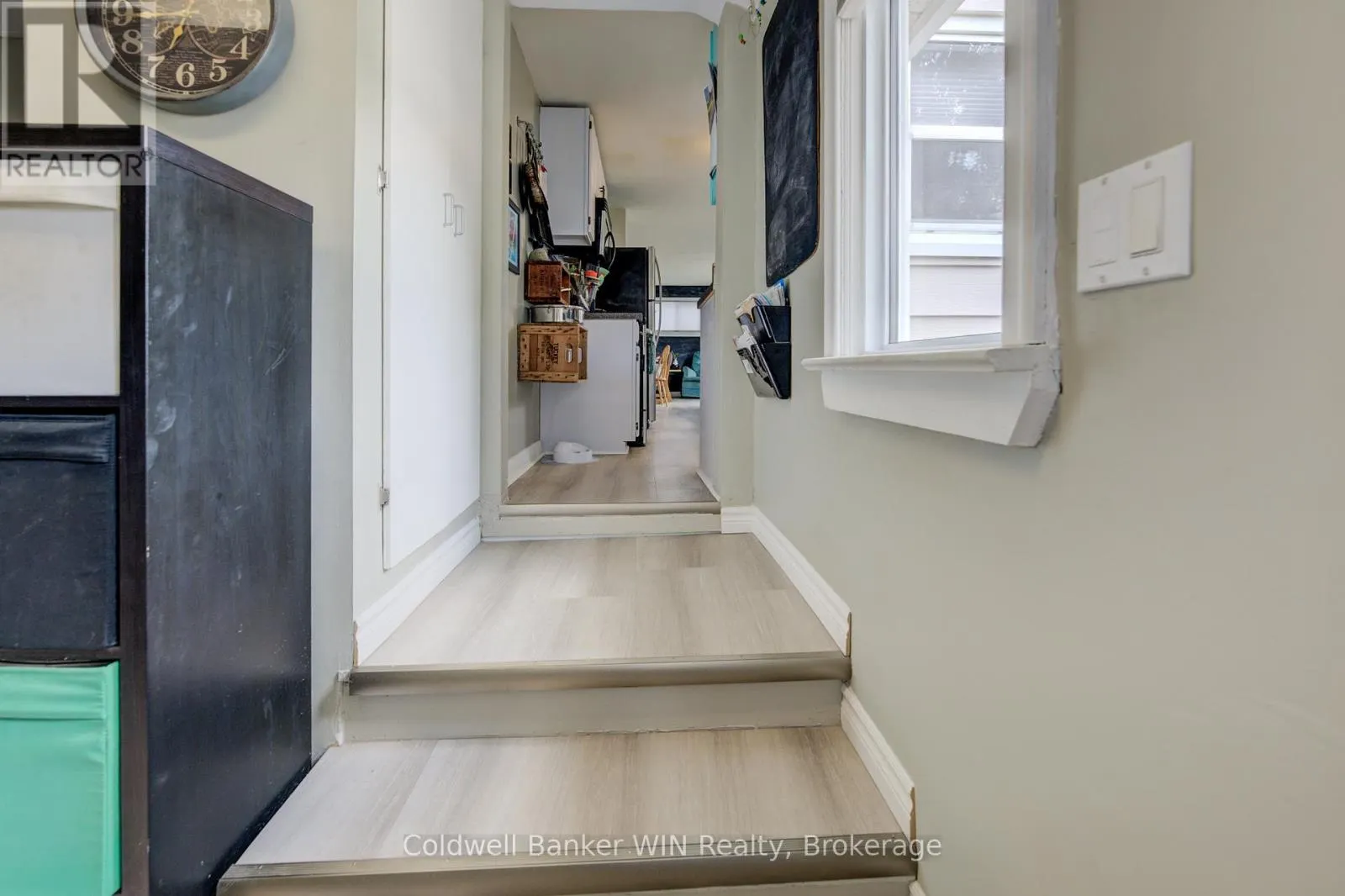 383 WELLINGTON STREET E