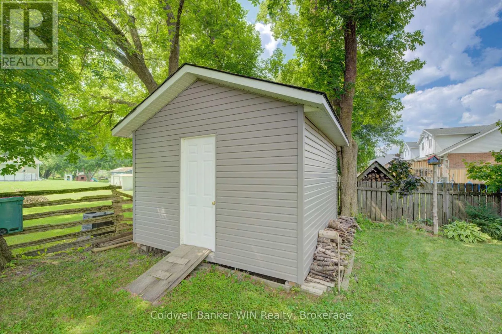 383 WELLINGTON STREET E
