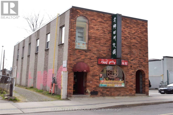 11 WALNUT ST S, Hamilton