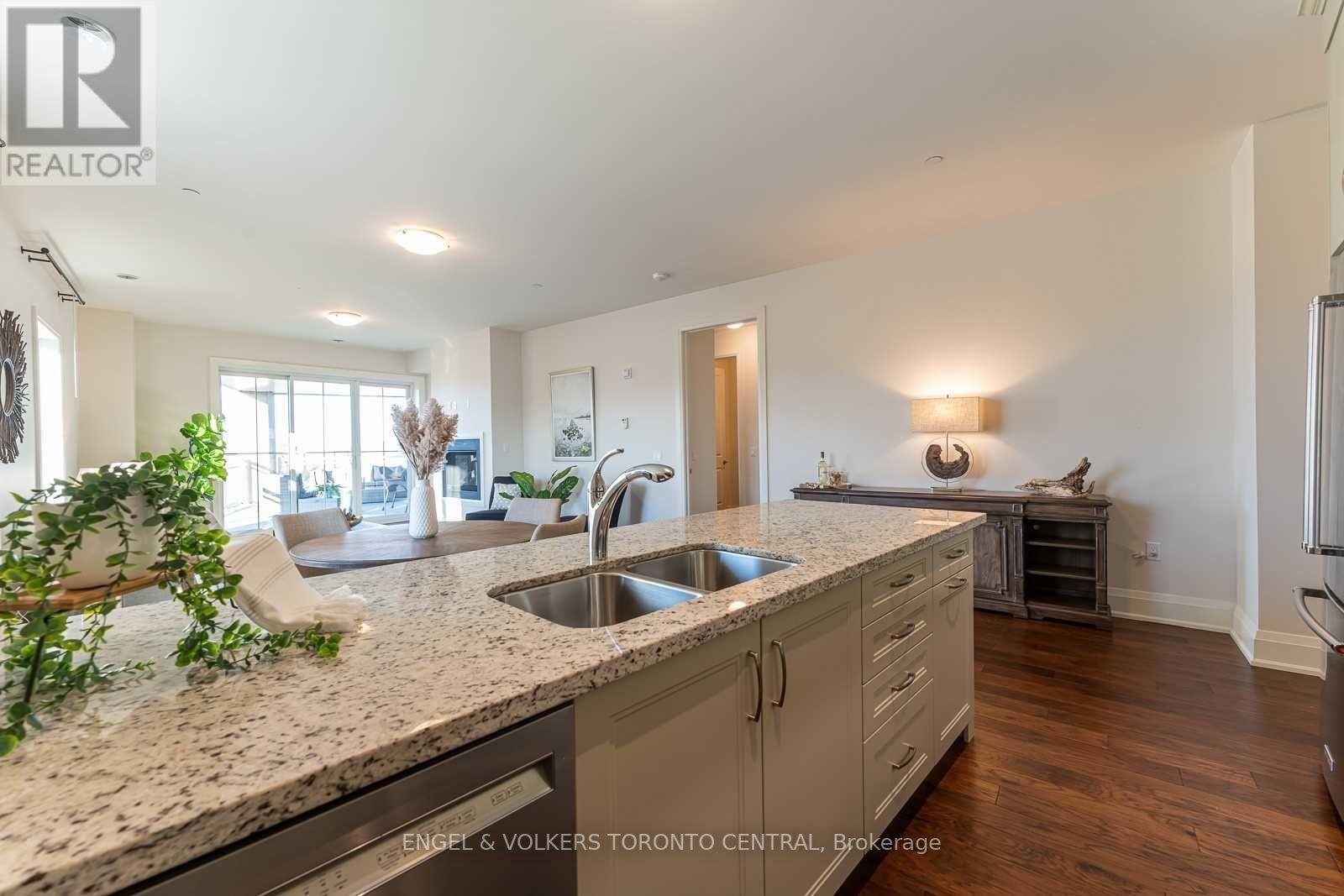 80 9TH ST E