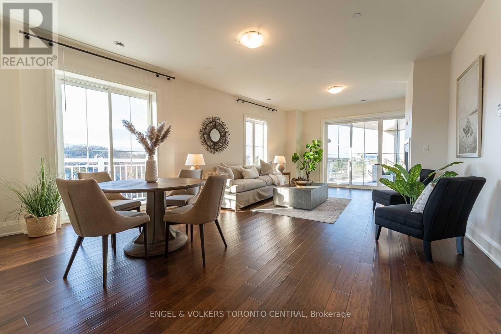 80 9TH ST E