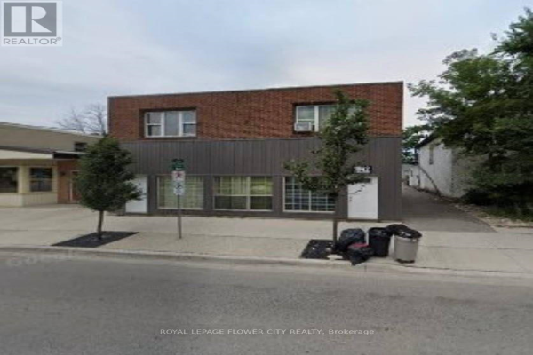 1042 DUNDAS ST, London