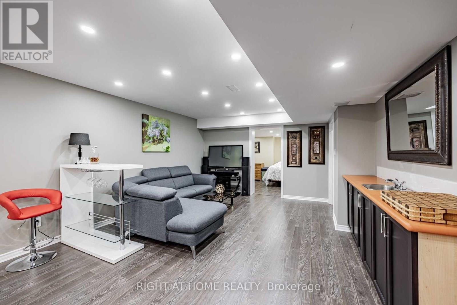 Listing X5871900 - Large Photo # 32