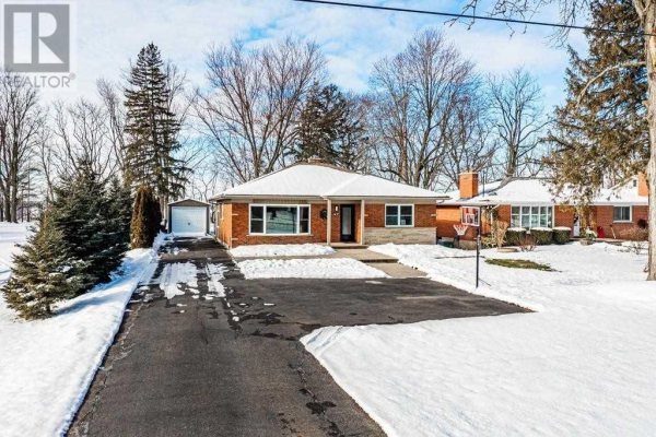 47 BLOSSOM AVE, Brantford
