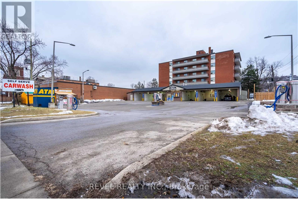 902 MAIN  ST E, Hamilton