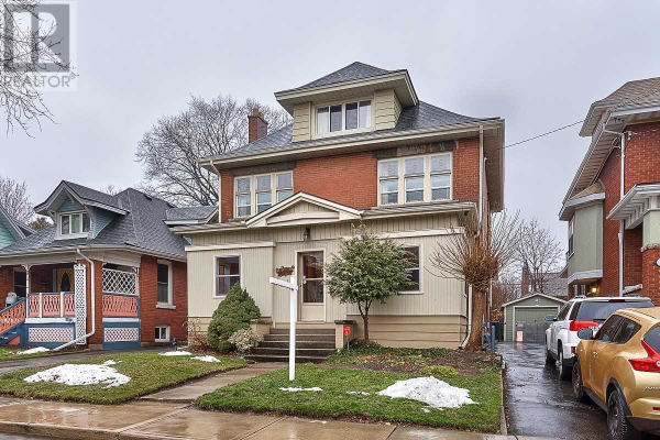 90 LEINSTER AVE S, Hamilton