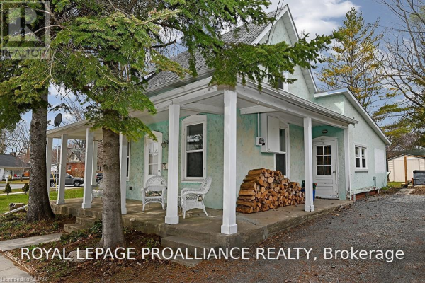 17 KING ST, Prince Edward County