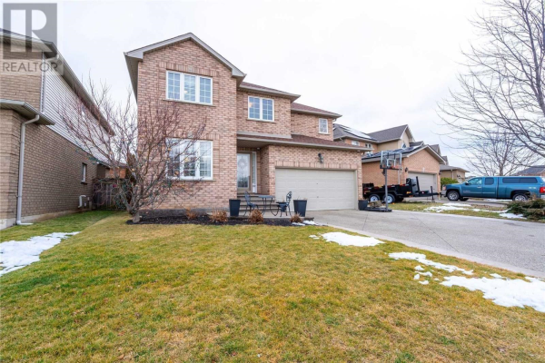 11 SONATA AVE, Hamilton