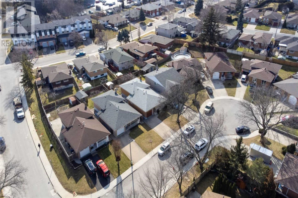 11 RENNER CRT, Hamilton