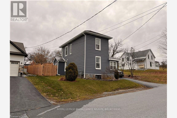 8 JOHN ST, Prince Edward County