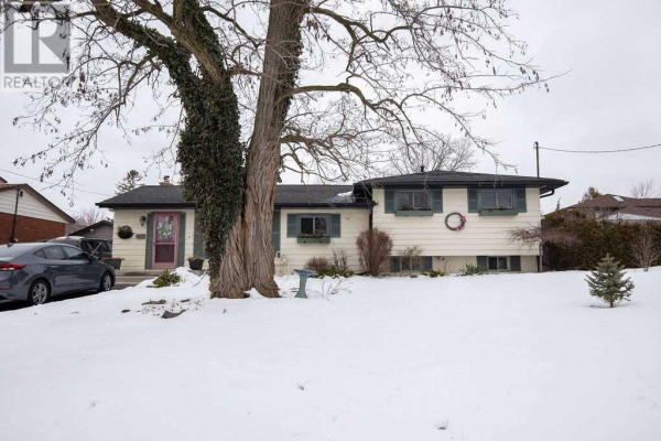 302 HAWKRIDGE AVE, Hamilton