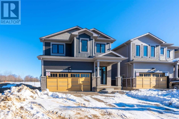 120 SPITFIRE DR, Hamilton
