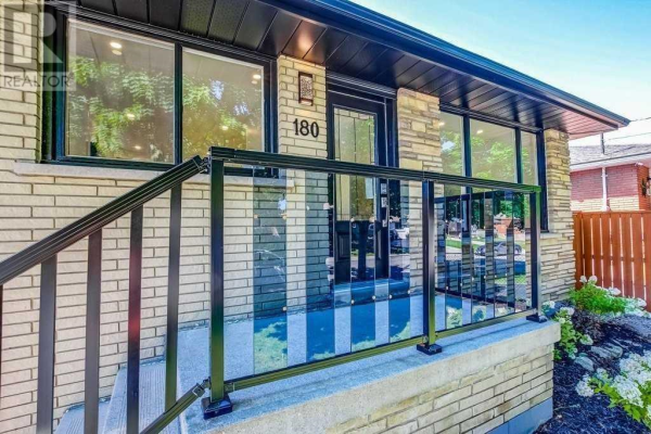 #UPPER -180 MANNING AVE, Hamilton