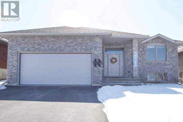 12 LIBERTY CRES, Quinte West
