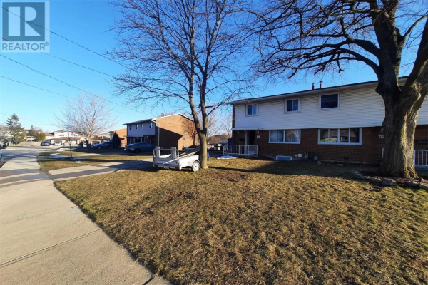 #UPPER -17 SEELEY AVE, Hamilton