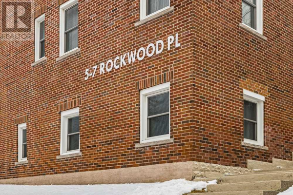 #8 -5 ROCKWOOD PL, Hamilton
