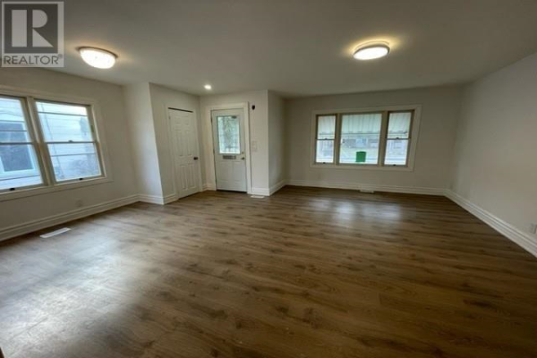 80 LIVINGSTON AVE, Grimsby