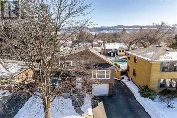 25 SHERIDAN LANE, Hamilton