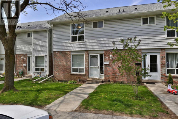 #38 -32 MOWAT BLVD, Kitchener