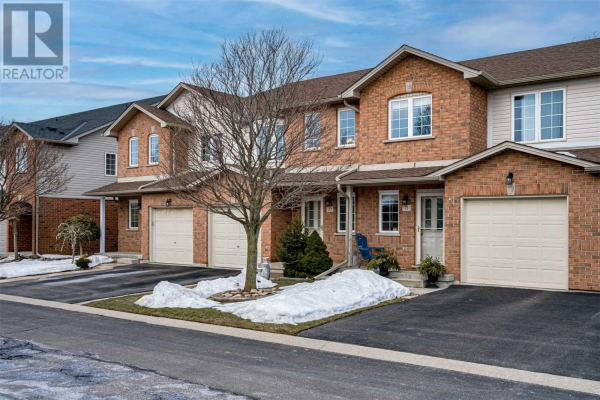 #70 -800 PARAMOUNT DR, Hamilton