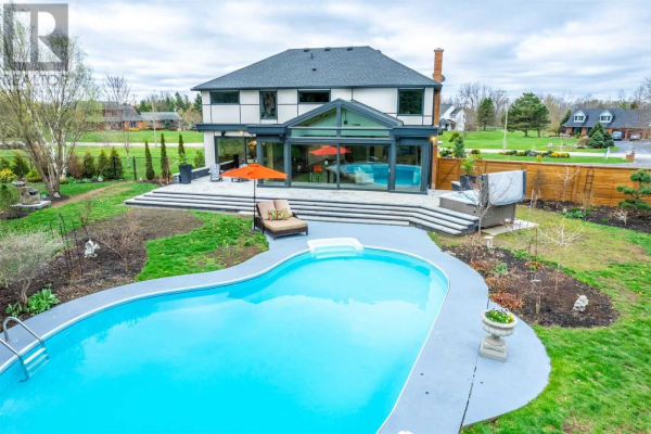 18 KARENDALE CRES, Hamilton