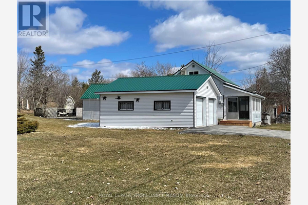 14 WELLINGTON ST, Prince Edward County