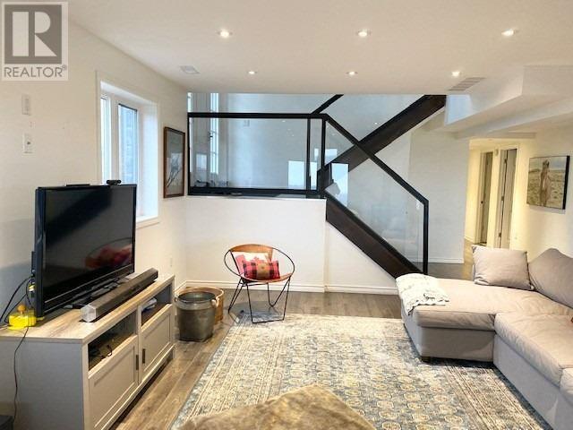 201 ST VINCENT CRES