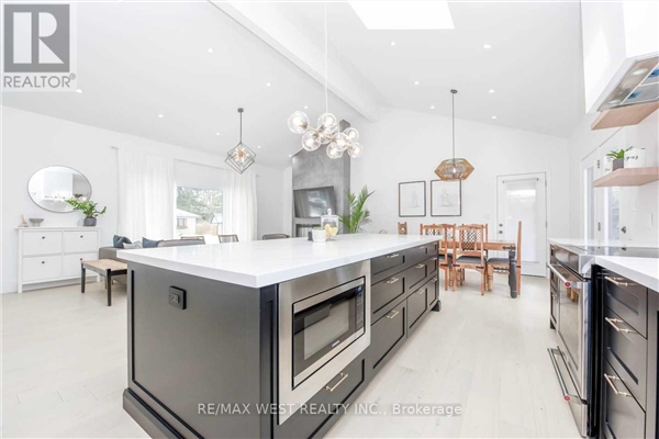232 ROSEMARY LANE N, Hamilton