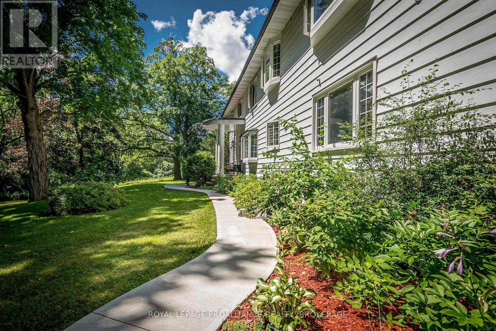 548 LORNA LANE