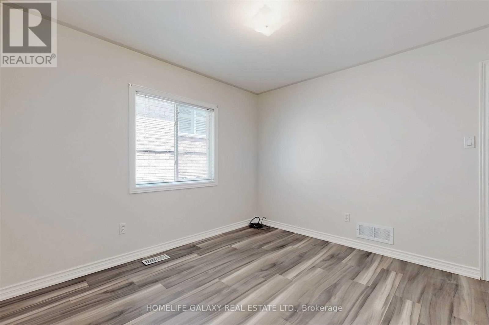 Listing X6048000 - Large Photo # 15