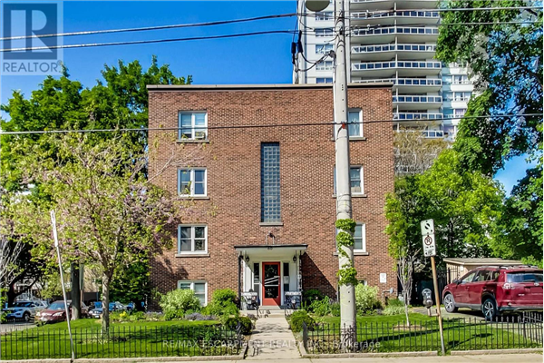 #104 -60 ROBINSON ST, Hamilton