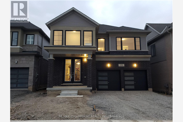 19 YALE DR, Hamilton