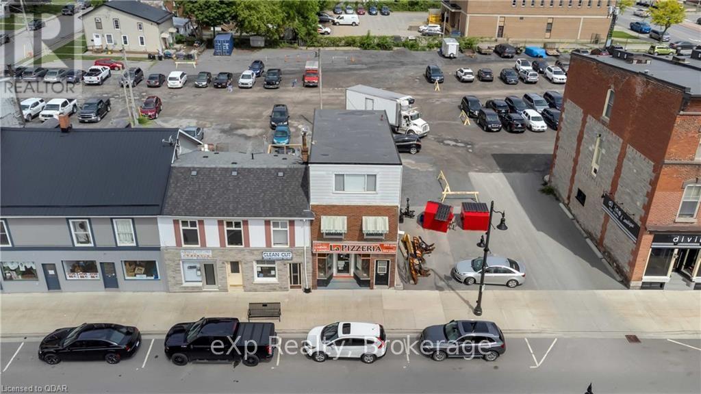 17 DUNDAS ST W