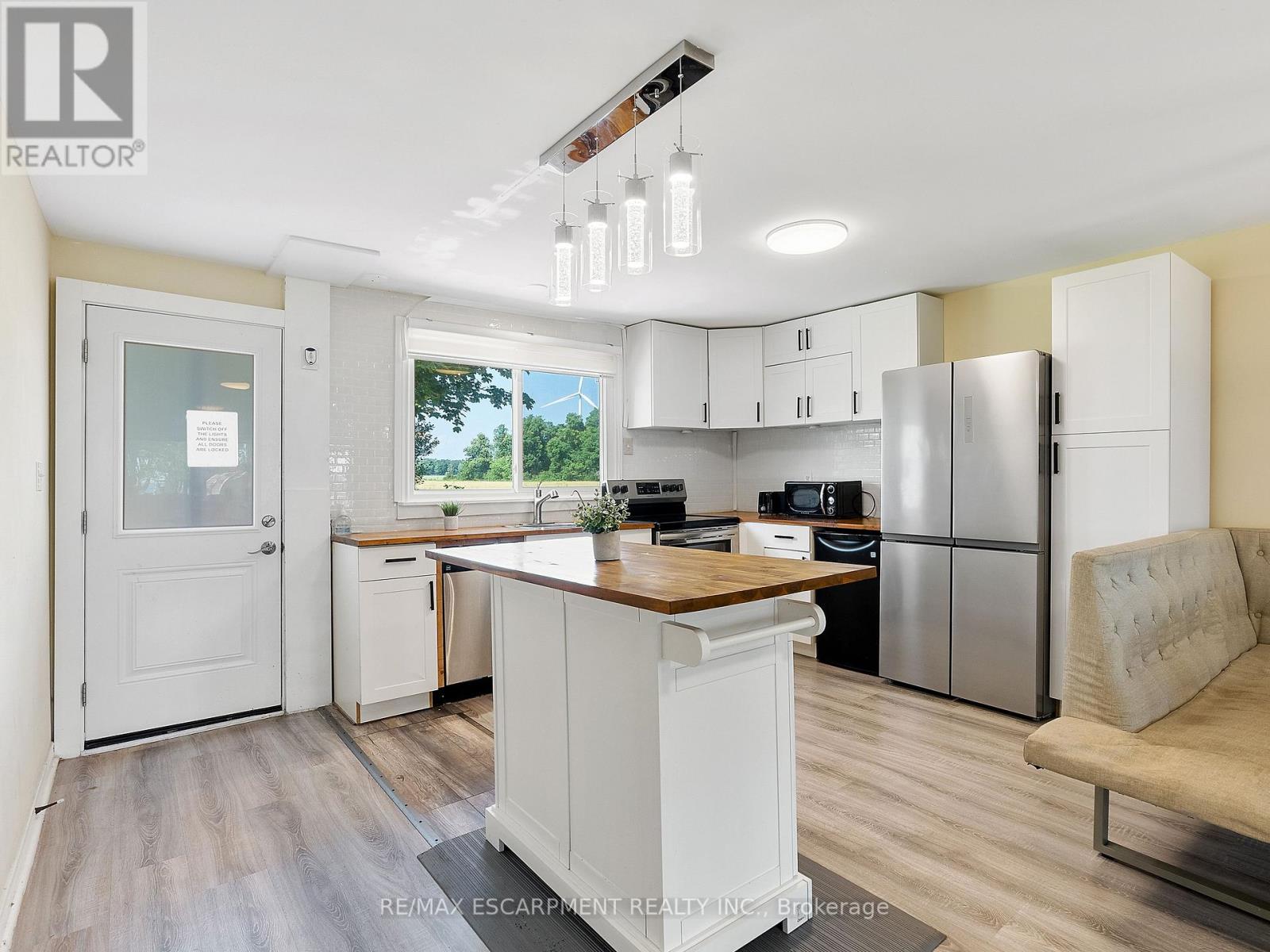 3018 LAKESHORE RD