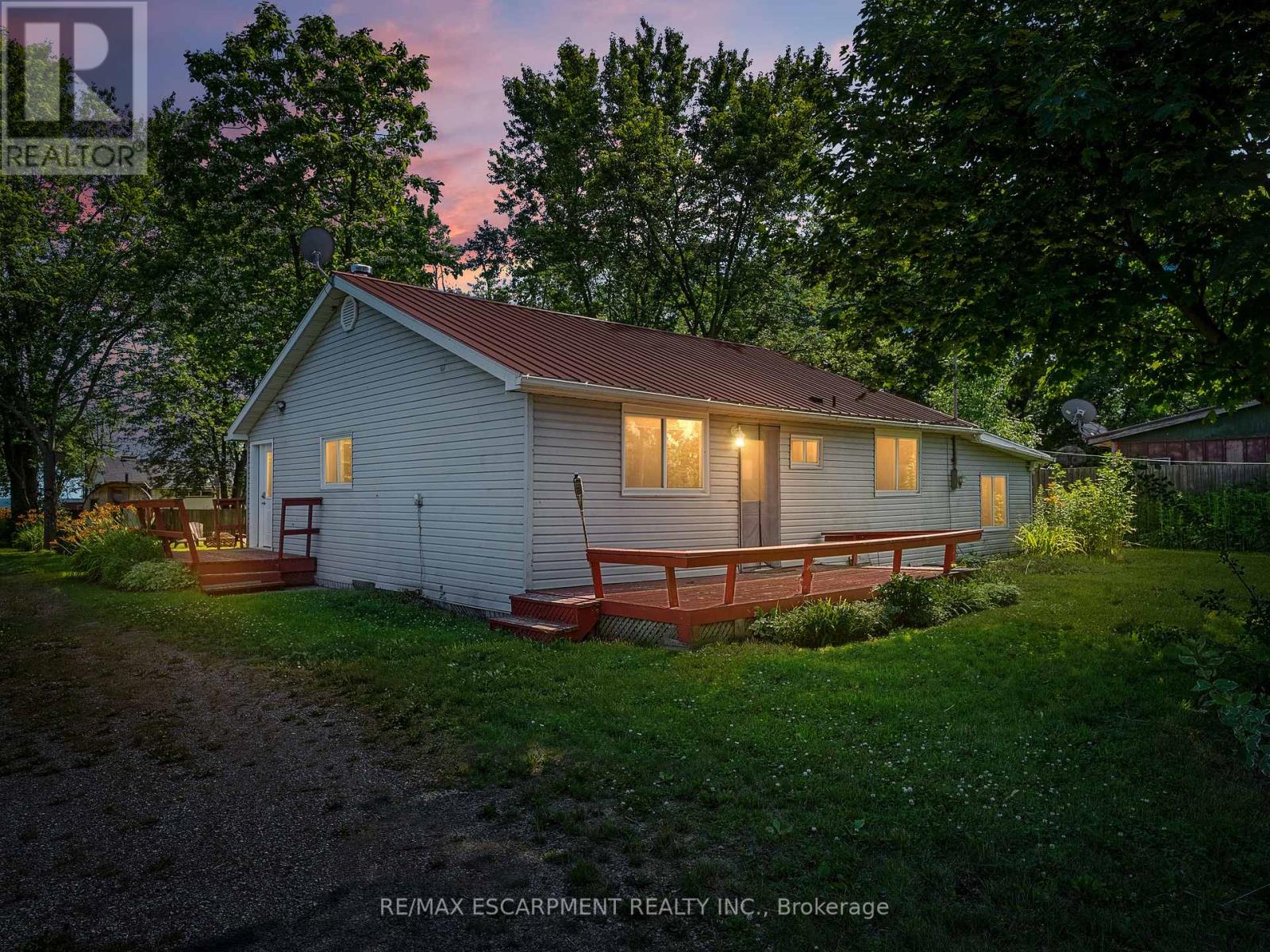 3018 LAKESHORE RD