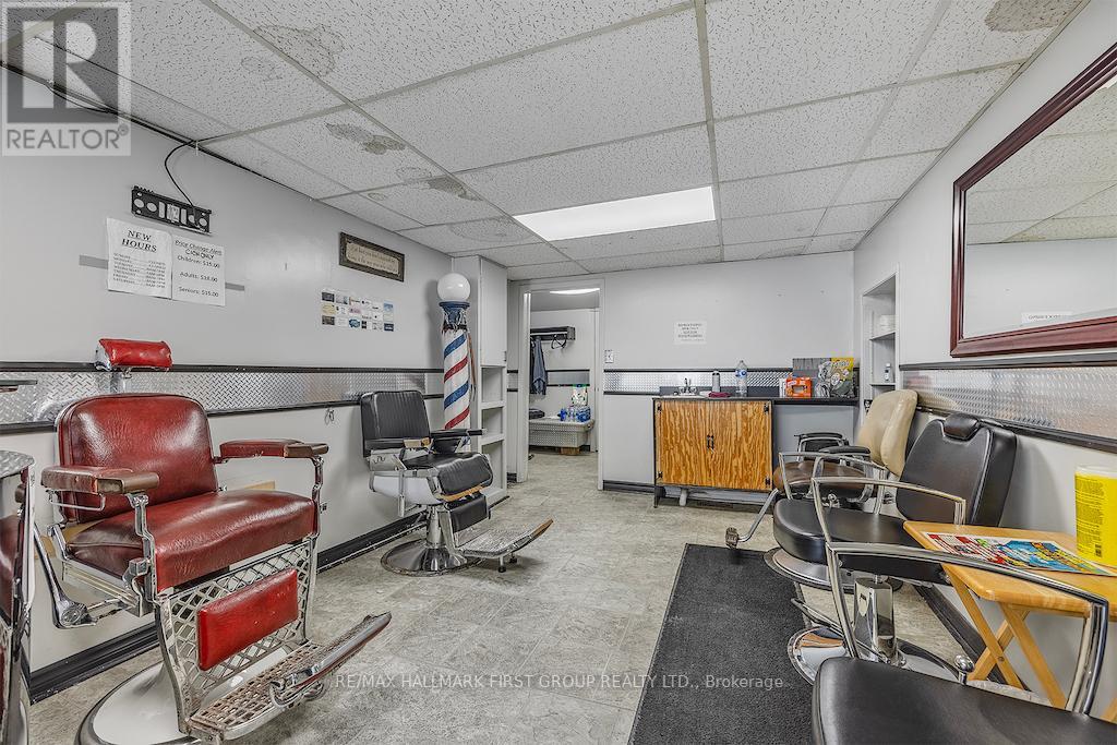 19/21 DUNDAS ST W