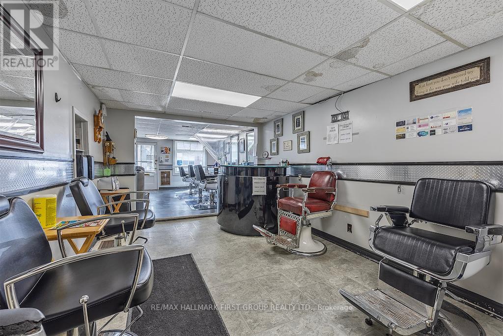 19/21 DUNDAS ST W