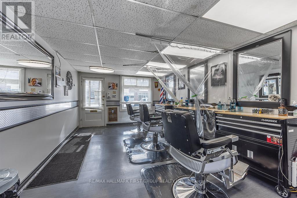 19/21 DUNDAS ST W