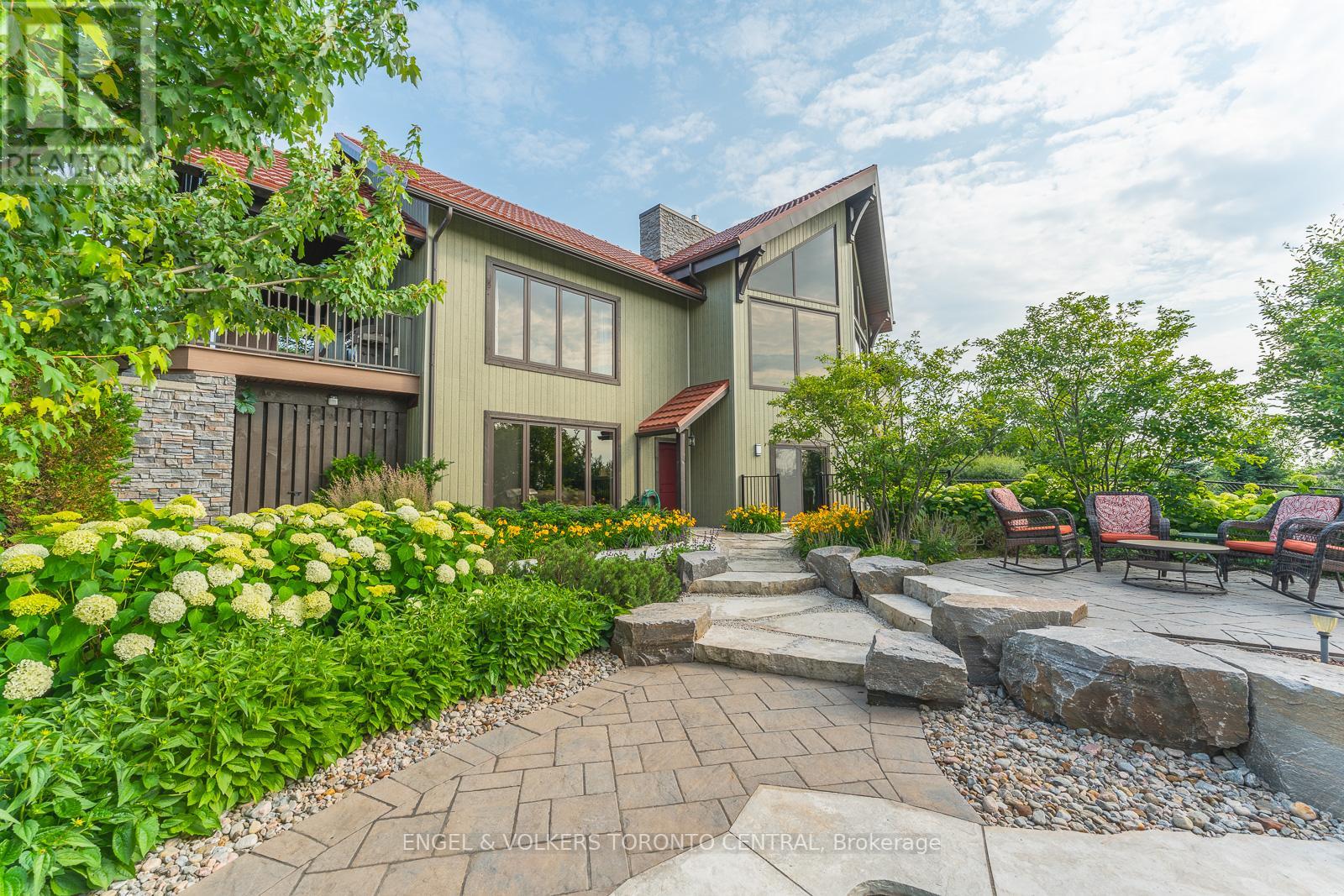 160 ROBERTSON AVE