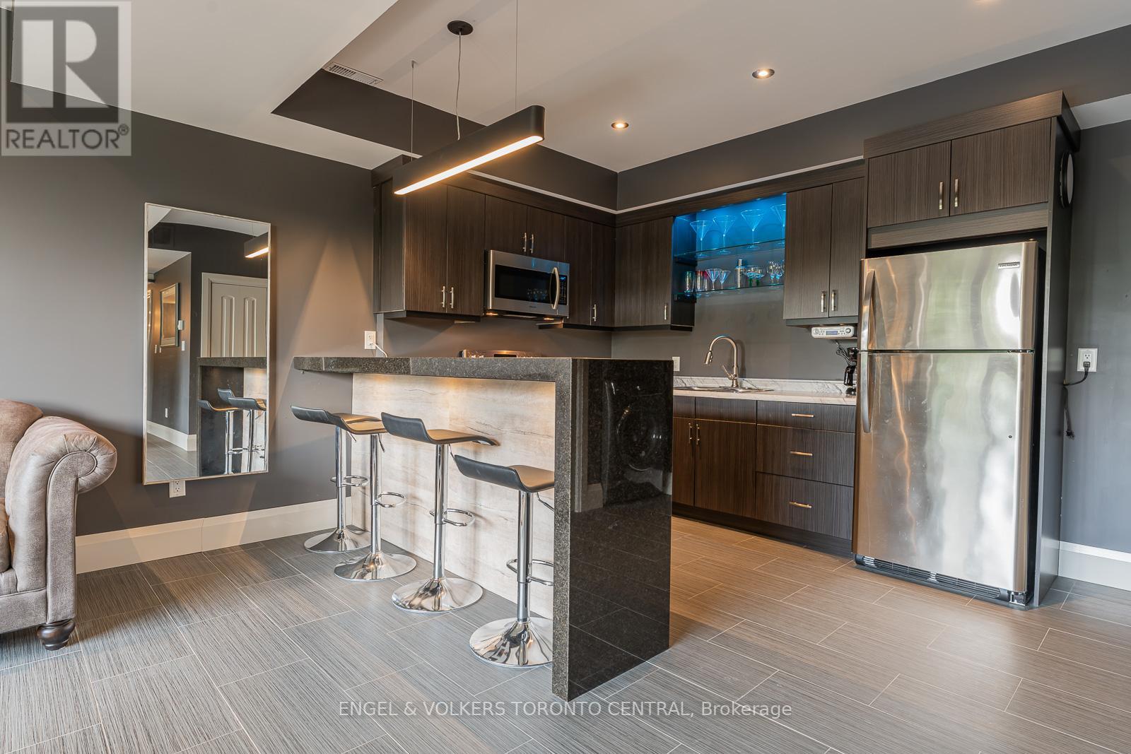 160 ROBERTSON AVE