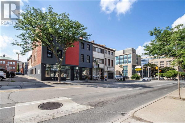 90 JOHN ST S, Hamilton