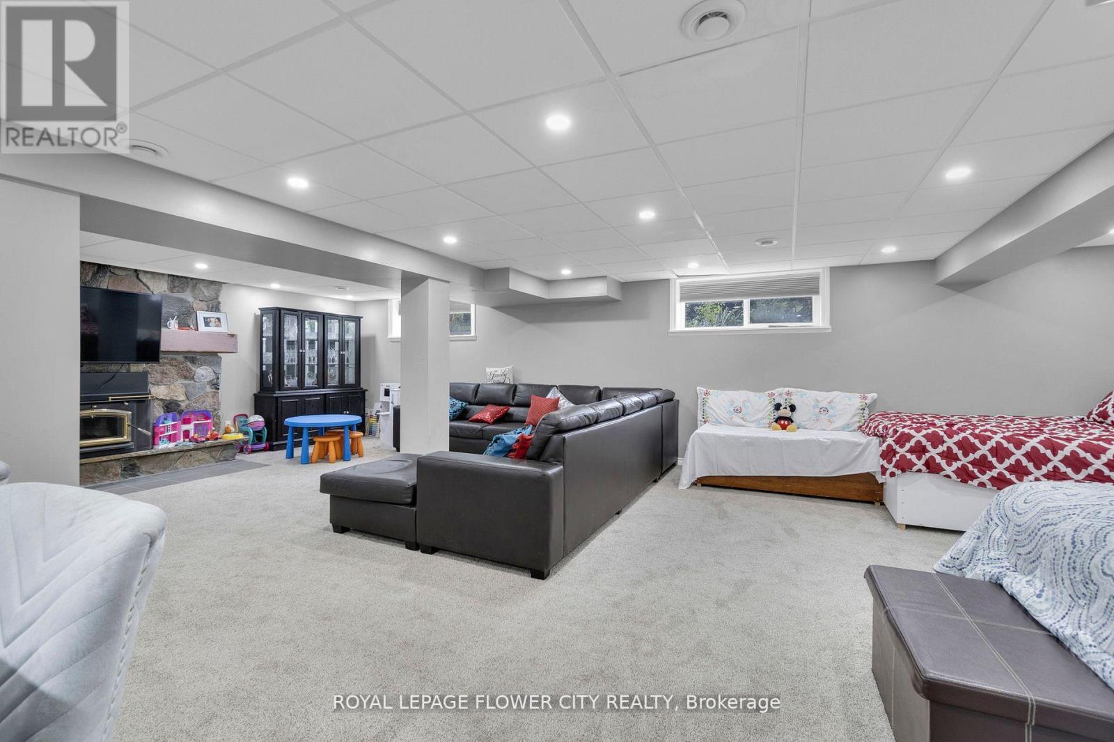 4217 VICTORIA RD S