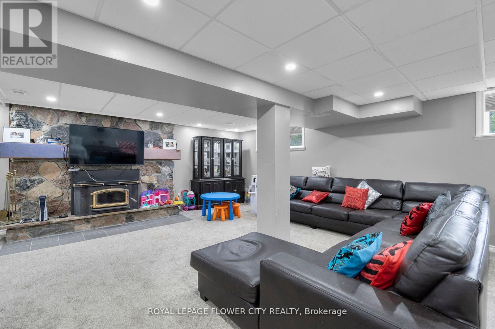 4217 VICTORIA RD S