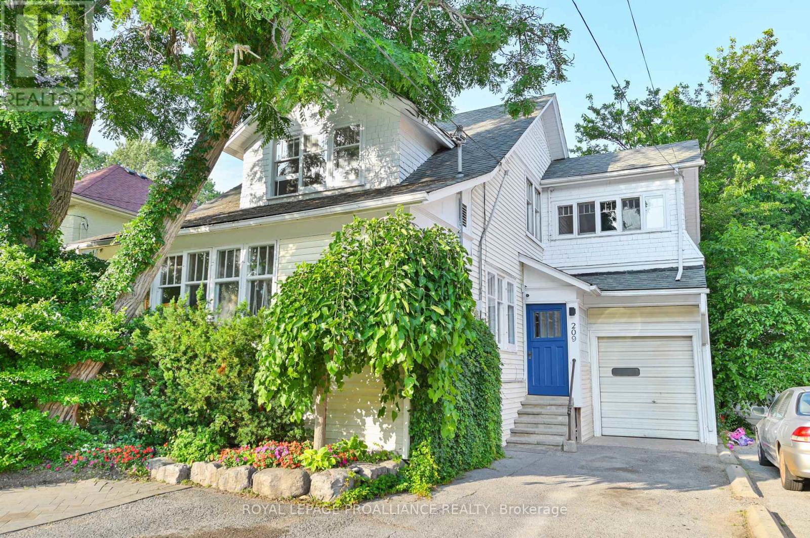 209 ALBERT ST