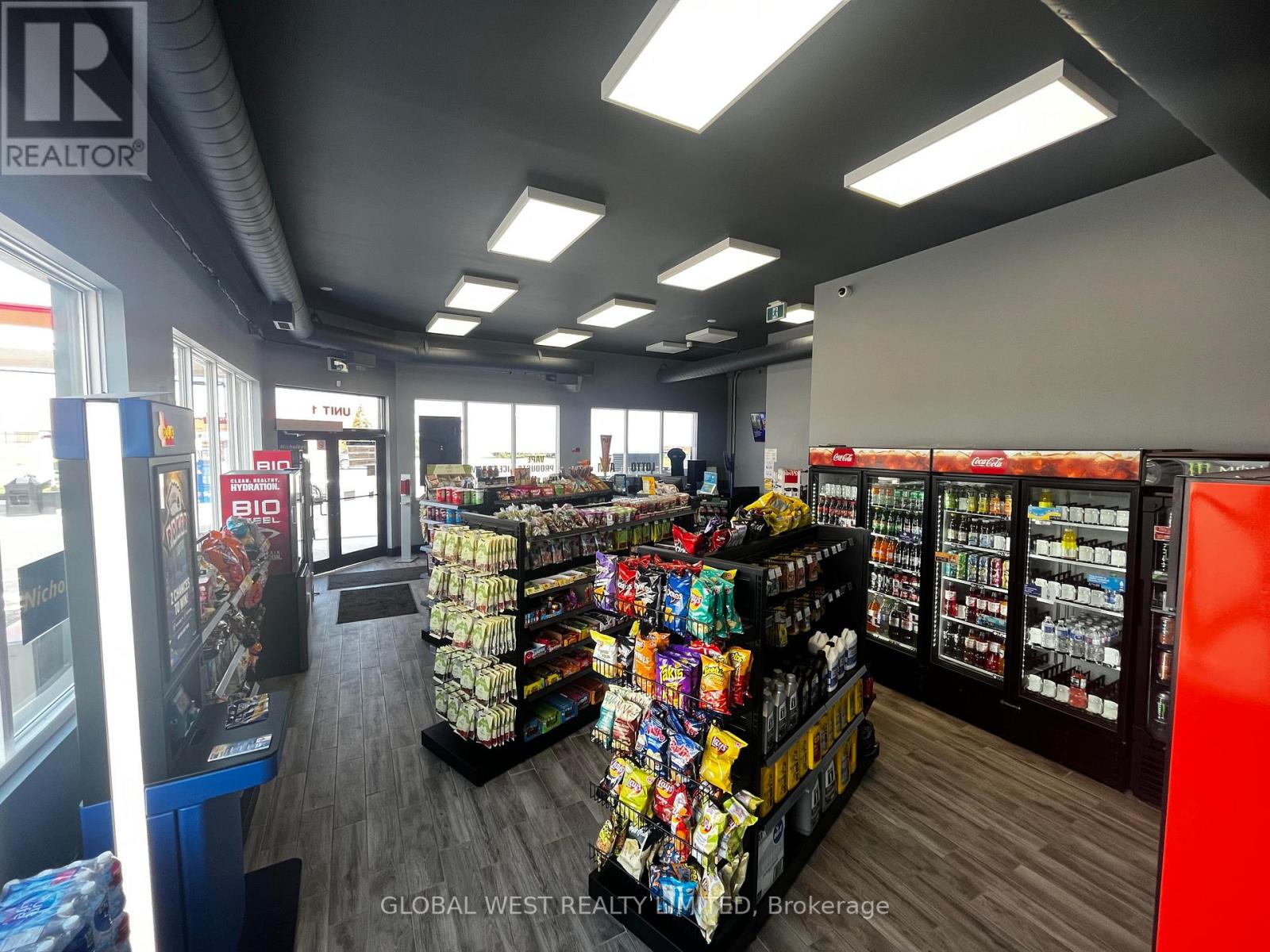 1143 MIDLAND AVE