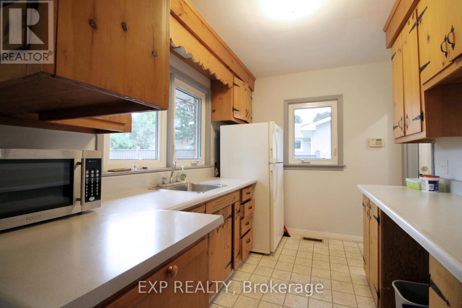 277 BRIDGE ST W