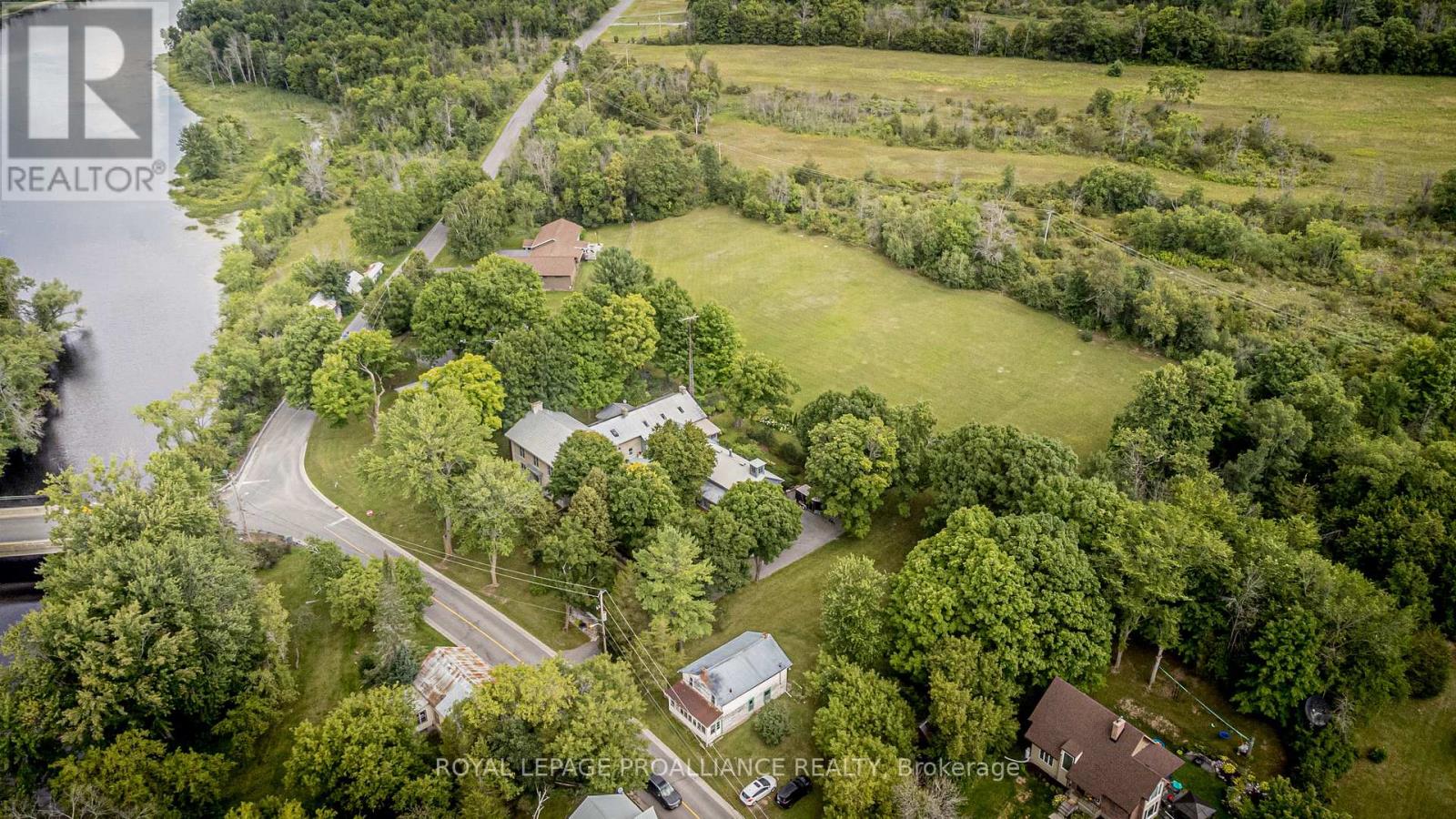316 COLEBROOK RD